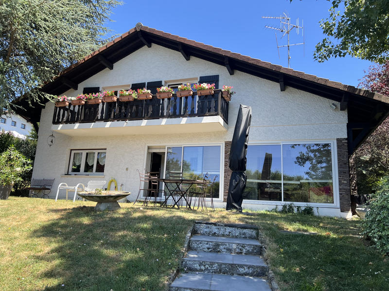 Maison - 237 m² - 8 pièces
