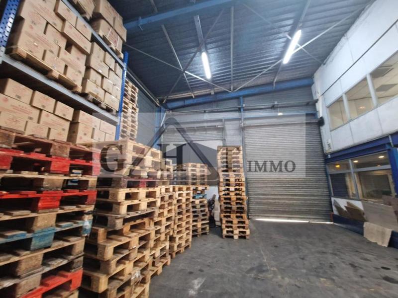 Entrepôt - 4 385 m²