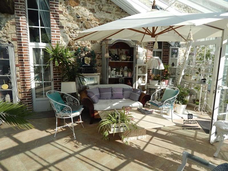 Maison - 1 000 m² - 18 pièces