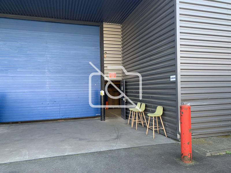 Entrepôt - 4 415 m²