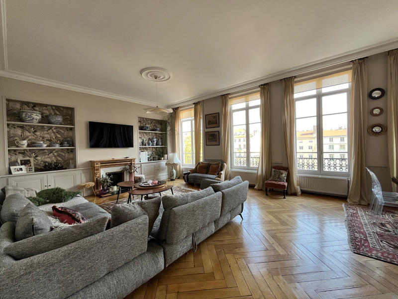 Appartement - 252 m² - 8 pièces