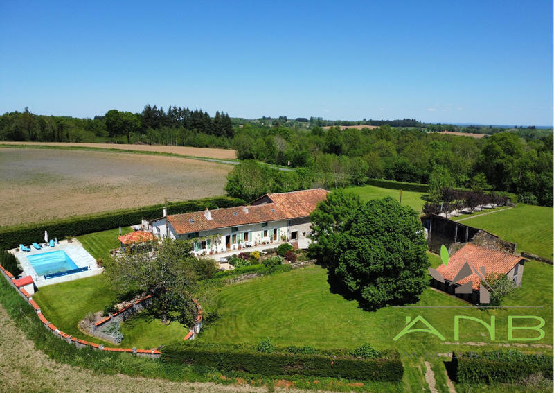 Maison ancienne - 300 m² - 10 pièces