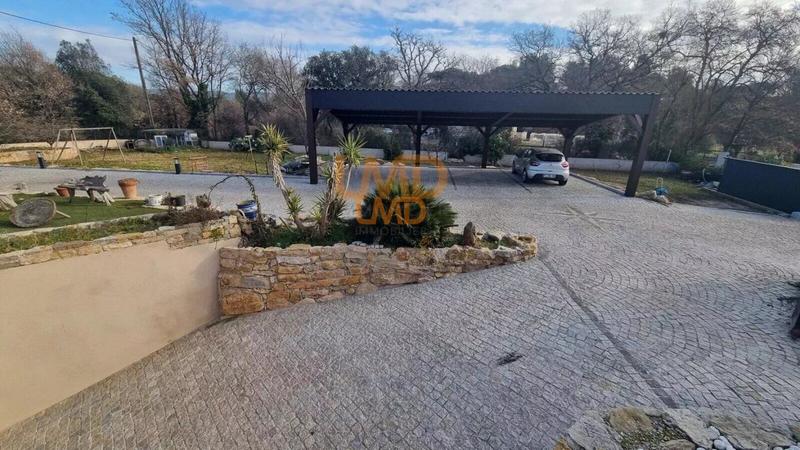 Propriété - 250 m² - 7 pièces