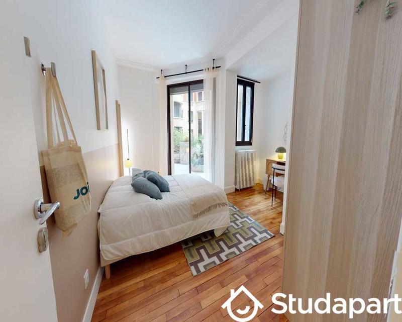 Chambre - 120 m² - 1 pièce