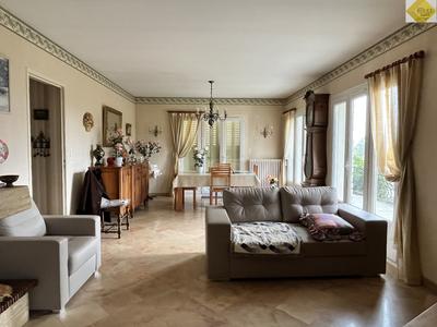 Maison - 170 m² - 8 pièces