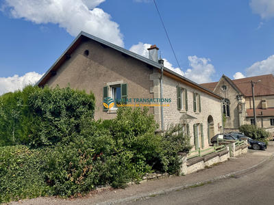 Maison - 205 m² - 6 pièces