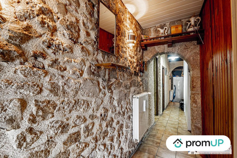 Maison - 202 m² - 5 pièces