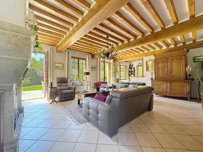 Maison - 238 m² - 9 pièces