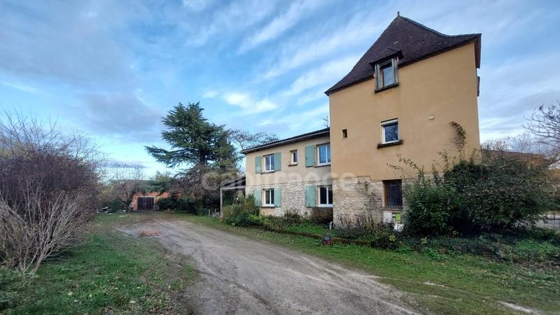 Maison - 230 m² - 12 pièces