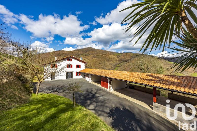 Maison - 240 m² - 5 pièces