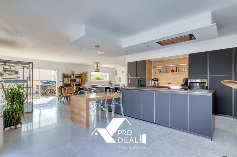 Maison contemporaine - 260 m² - 8 pièces