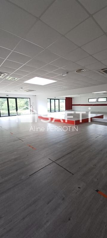 Local commercial - 940 m² - 10 pièces
