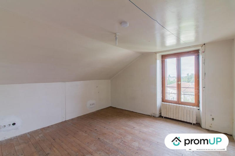 Maison - 240 m² - 8 pièces