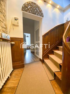 Maison - 330 m² - 11 pièces