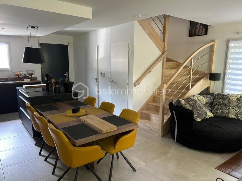 Maison - 94 m² - 4 pièces