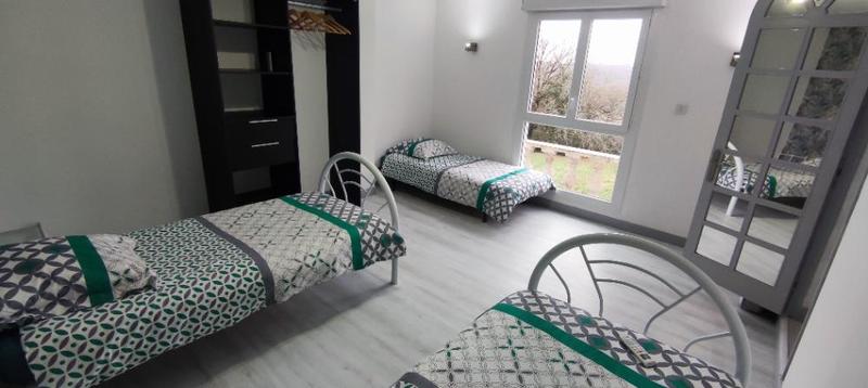 Maison - 220 m² - 8 pièces