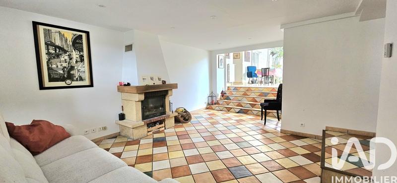 Maison - 250 m² - 10 pièces