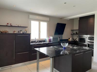 Maison - 200 m² - 5 pièces
