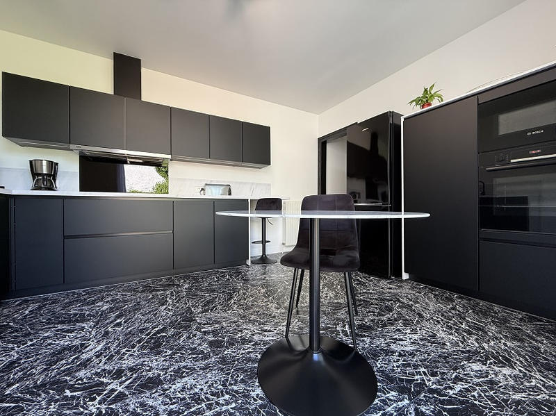 Maison - 270 m² - 9 pièces