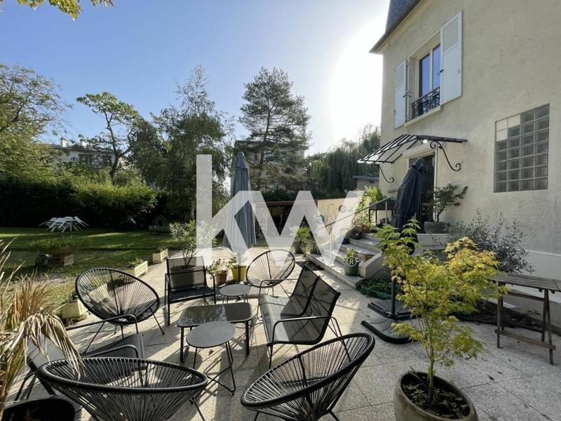 Demeure - 158 m² - 8 pièces