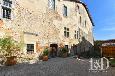 Maison - 439 m² - 10 pièces