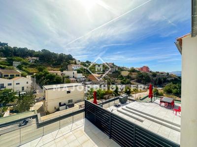 Maison - 94 m² - 4 pièces