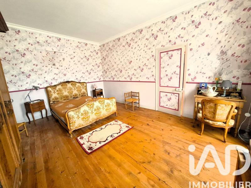 Maison - 221 m² - 12 pièces