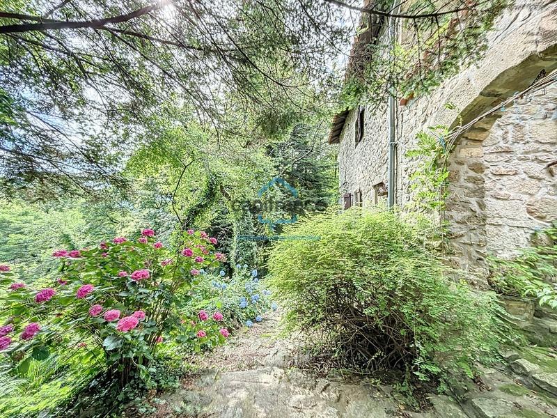 Maison - 330 m² - 10 pièces