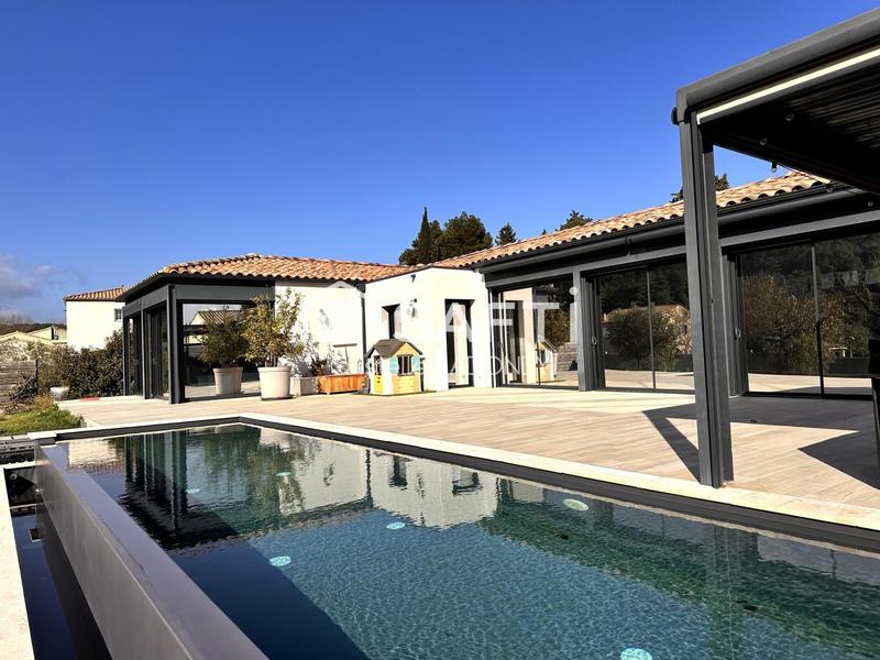 Maison - 219 m² - 5 pièces