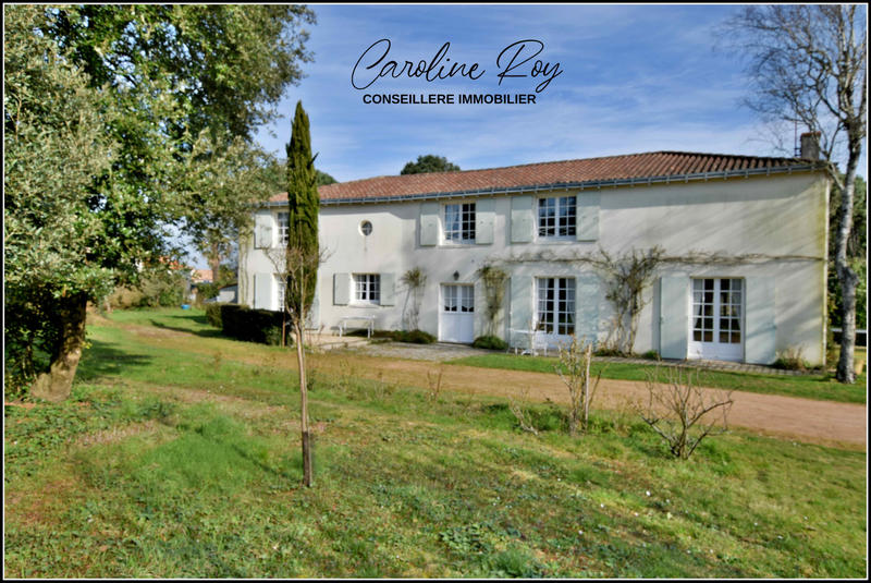 Maison - 288 m² - 8 pièces