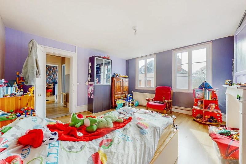 Maison - 200 m² - 8 pièces