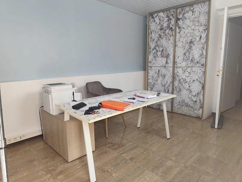 Magasins - 58 m² - 4 pièces