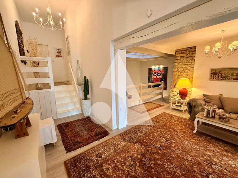 Maison - 320 m² - 8 pièces