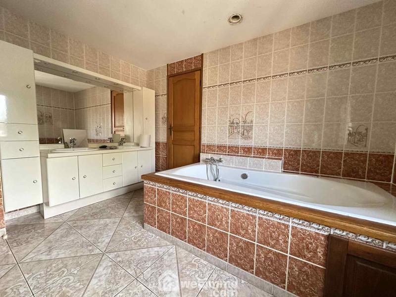 Maison - 228 m² - 7 pièces