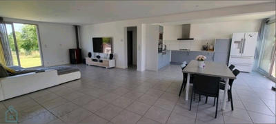 Maison - 213 m² - 9 pièces