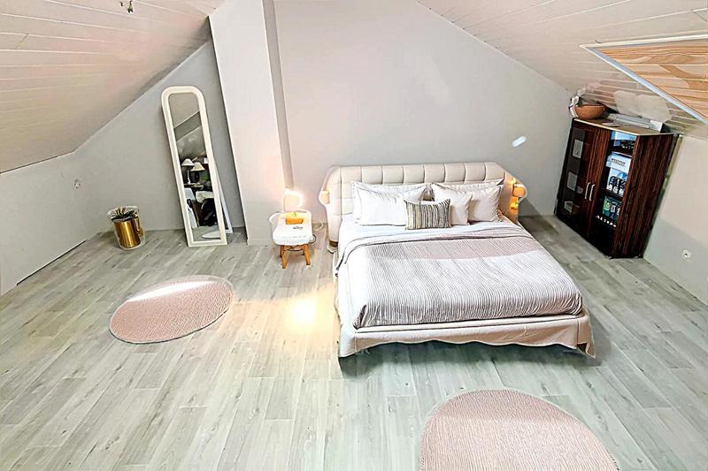 Maison - 200 m² - 13 pièces