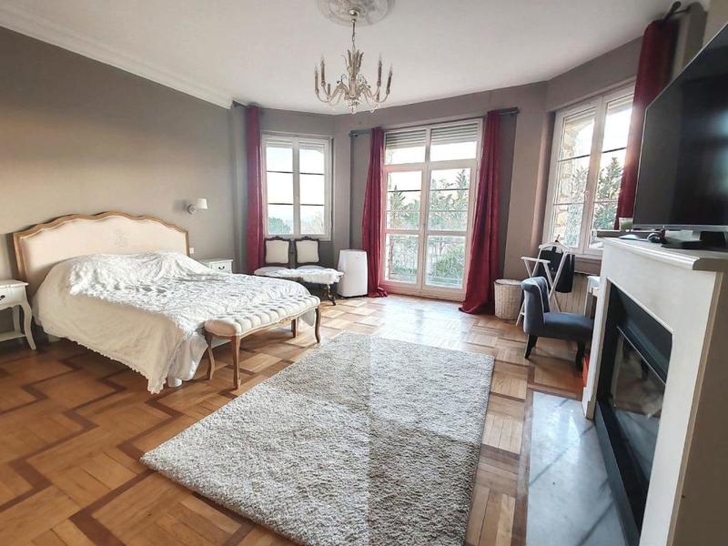 Demeure - 435 m² - 13 pièces