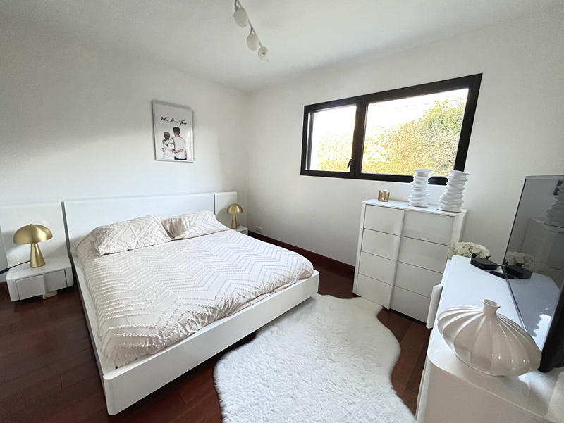 Maison - 214 m² - 8 pièces