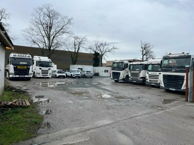 Terrain industriel - 2 808 m²