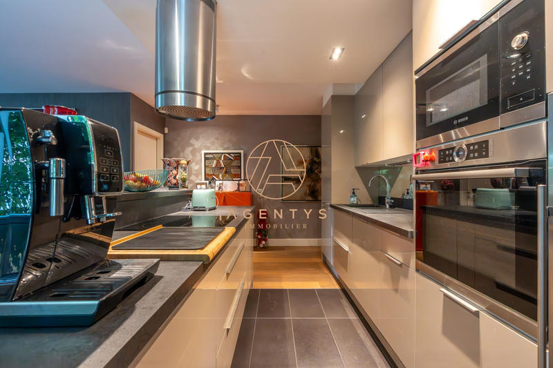 Appartement - 90 m² - 4 pièces