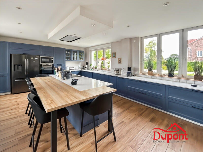 Maison - 214 m² - 5 pièces