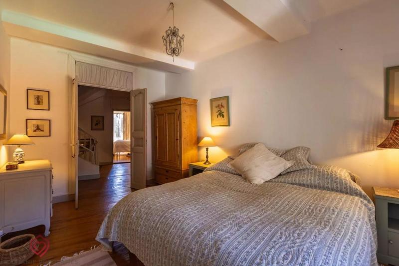 Maison de village - 256 m² - 10 pièces