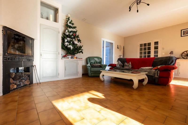 Maison - 222 m² - 8 pièces