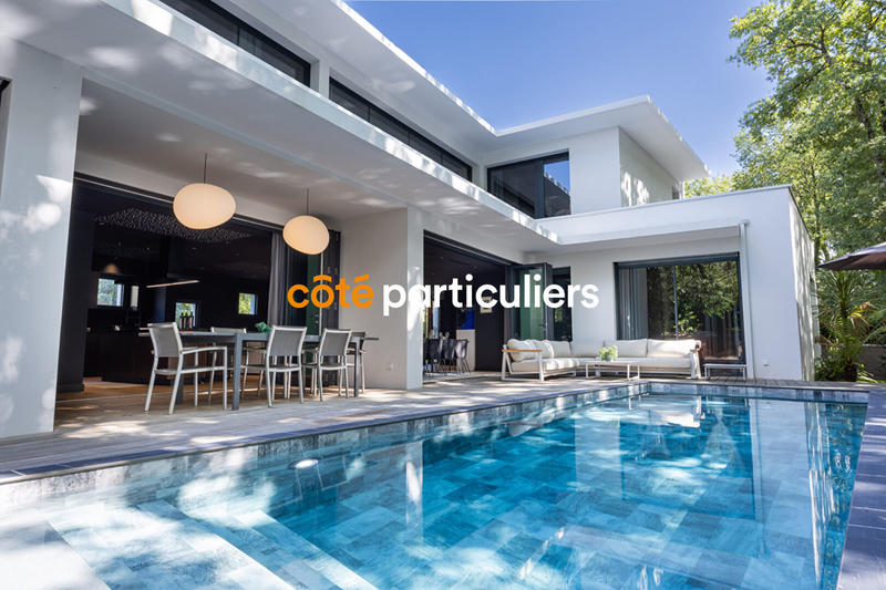 Maison - 260 m² - 7 pièces