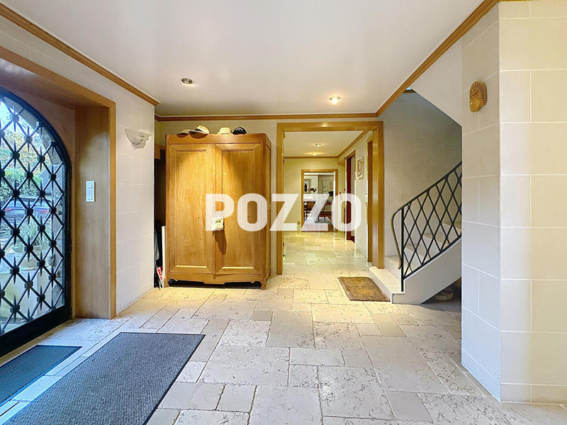 Maison - 270 m² - 10 pièces