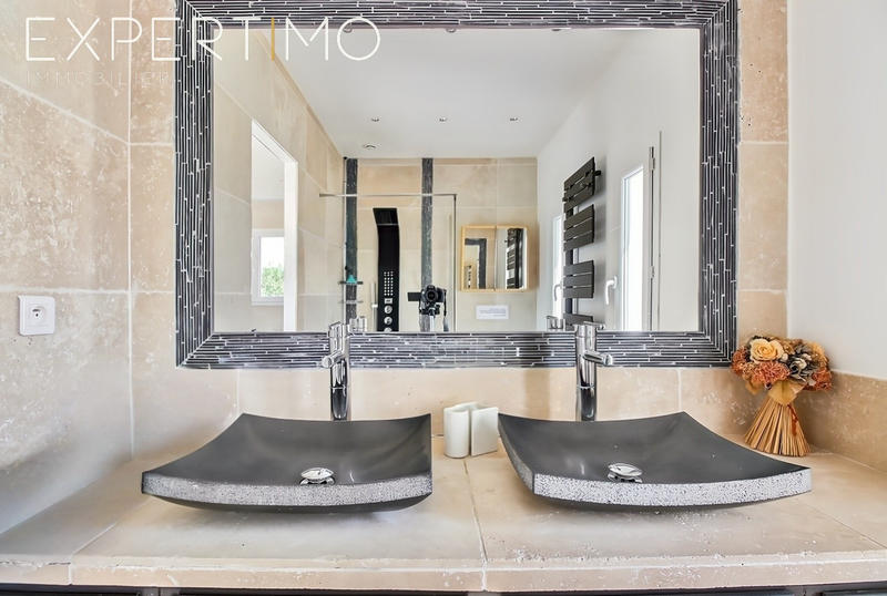 Villa - 220 m² - 8 pièces