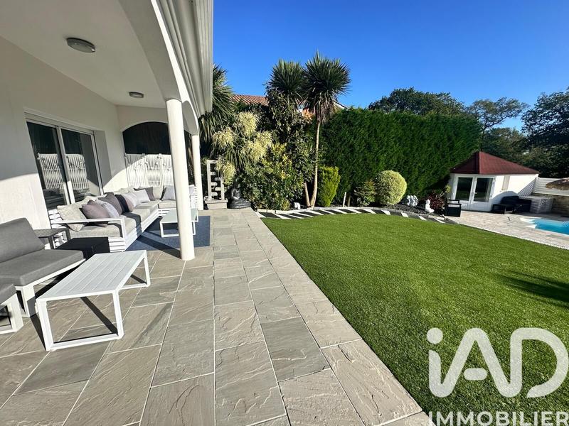 Maison - 328 m² - 6 pièces