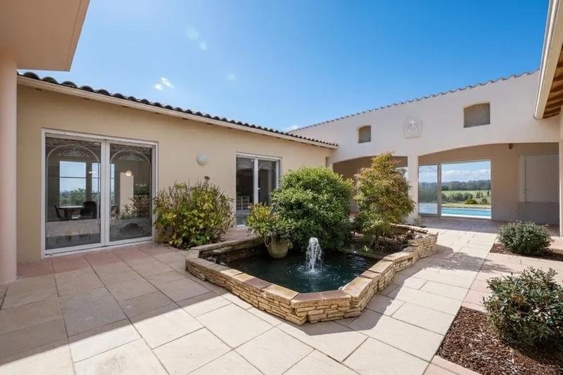 Maison - 408 m² - 11 pièces