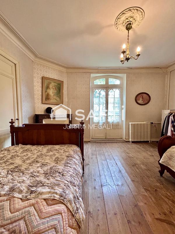 Maison - 450 m² - 16 pièces