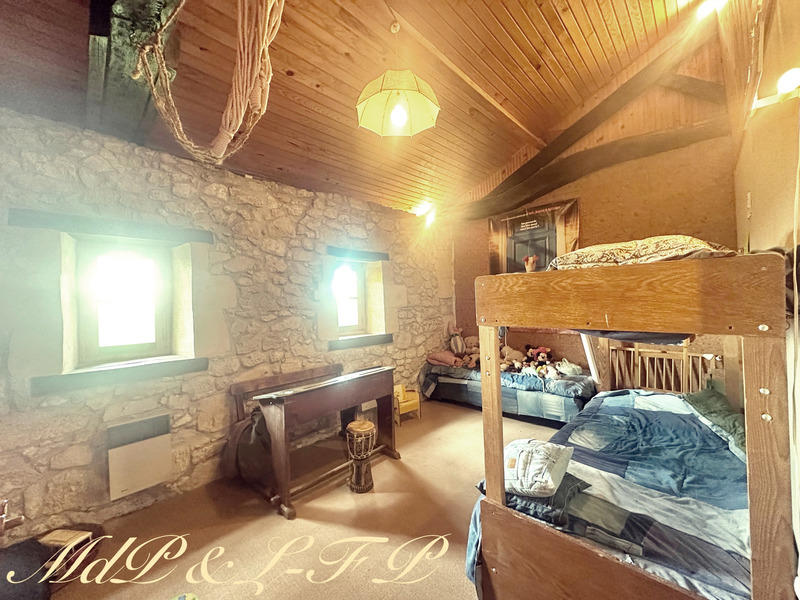 Maison - 247 m² - 9 pièces